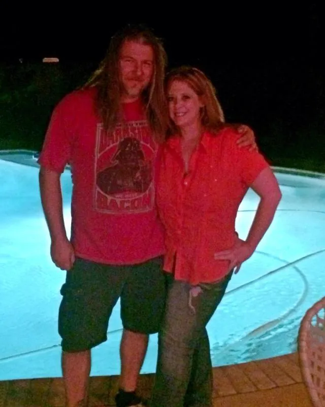 Carlos Sepeda Jr & His Wife Receive Note & Money From Waitress