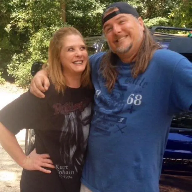 Carlos Sepeda Jr & His Wife Receive Note & Money From Waitress