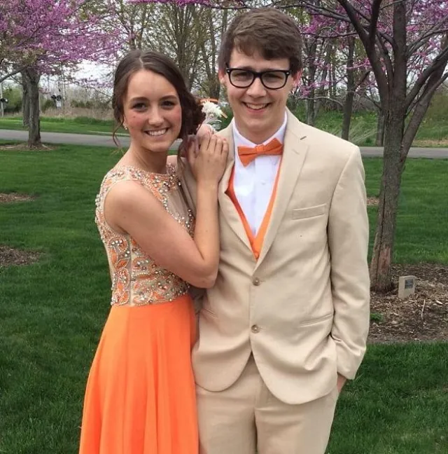 Michigan Teen Warning Goes Viral After She Finds Flannel Shirt On Her Windshield